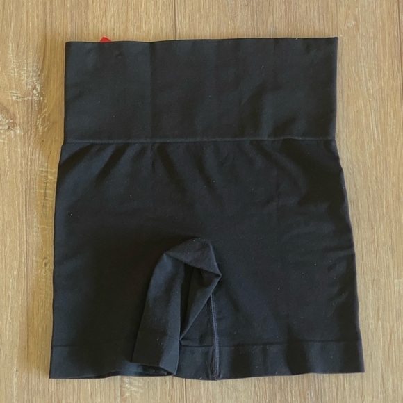 SPANX Women's Everyday
Shaping Panties Mid-Thigh Short 10149R Size Medium Black - Picture 6 of 6